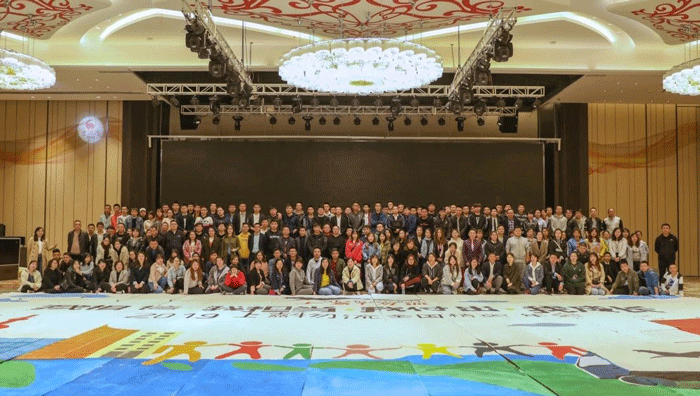 巨幅的logo画作完成