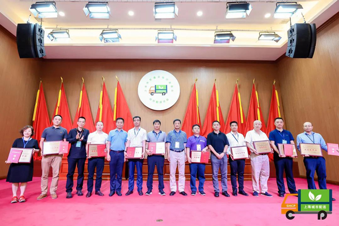 优德88CEO杜庆东上台接受授牌和证书