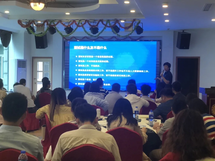 组织官史晓佳老师课程培训中